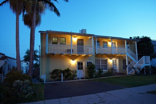 Spacious One Bedroom Place With Ocean View
