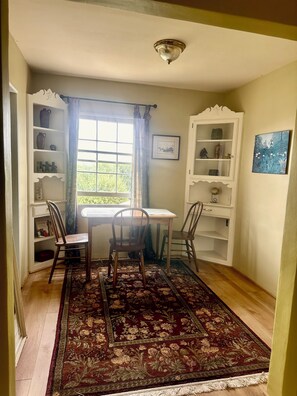 Interior - Spacious One Bedroom Place With Ocean View (Ventura)