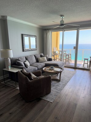 TV, lettore DVD, impianto stereo