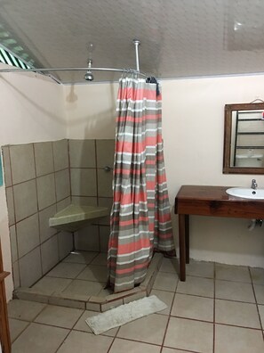 Cabin, 1 phòng ngủ | Buồng tắm vòi sen