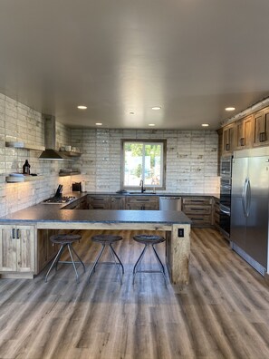 Fridge, microwave, oven, stovetop - New Mountain Modern Home  (Brian Head)