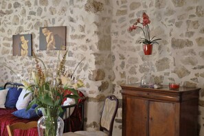 Interior - Facing the valley, in Ste Jalle, gîte equipped for 4 (Sainte-Jalle)