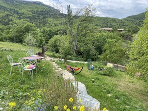 Outdoor dining - Facing the valley, in Ste Jalle, gîte equipped for 4 (Sainte-Jalle)