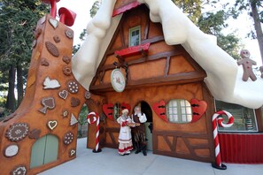 Exterior - Cozy Escape- Walking Distance to Village! (Lake Arrowhead)