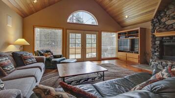 Rumah, Beberapa Tempat Tidur (Mt. Hood 06) | Ruang keluarga