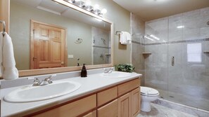 Nhà, nhiều giường (Mt. Hood 06) | Phòng tắm