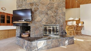 House, Multiple Beds (Sandhill 10) | Living room - Sandhill 10 (Bend)