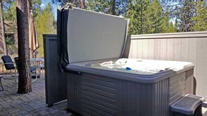 House, Multiple Beds (Muskrat 02) | Property grounds - Muskrat 02 (Bend)