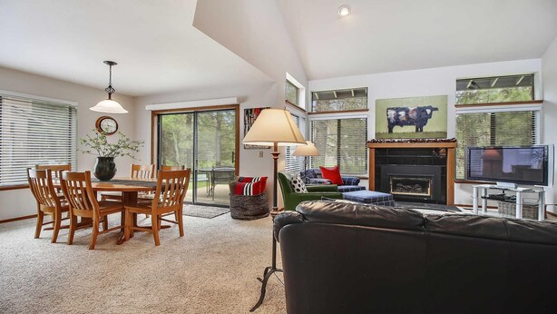 Apartment, Mehrere Betten (Skyline Condo 10) | Wohnzimmer