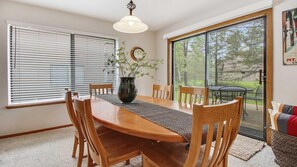 Apartment, Mehrere Betten (Skyline Condo 10) | Eigene Küche