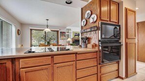 Apartment, Mehrere Betten (Skyline Condo 10) | Eigene Küche