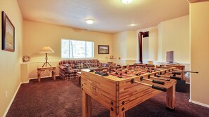 House, Multiple Beds (Belknap 05) | Games room
