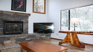 House, Multiple Beds (Lark - 14) | Living room - Lark - 14 (Bend)