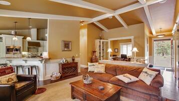 House, Multiple Beds (Big River Retreat) | Living room