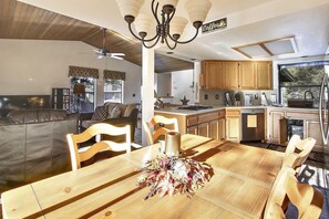 Casa, diversos llits (Fairway Village 02) | Cuina privada