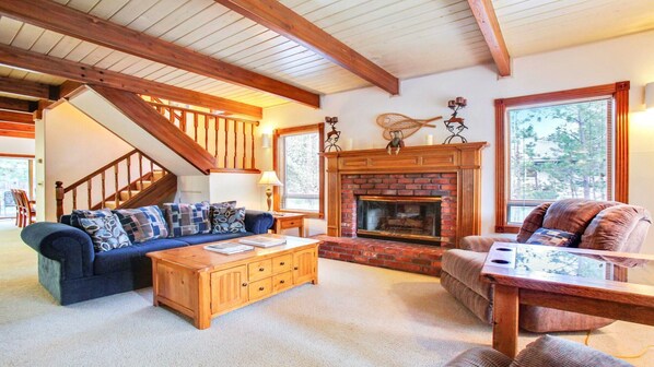 House, Multiple Beds (Tokatee 02) | Living room - Tokatee 02 (Bend)