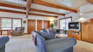 House, Multiple Beds (Tokatee 02) | Living room - Tokatee 02 (Bend)