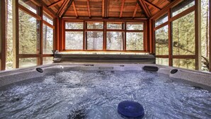 Casa, várias camas (Crag - 10) | Spa | Sauna seca, banheira de hidromassagem