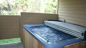 Property grounds - Fairway Village 14 (Bend)