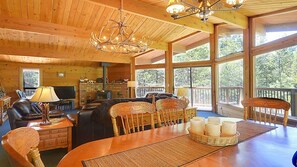 House, Multiple Beds (Flat Top 04) | Private kitchen