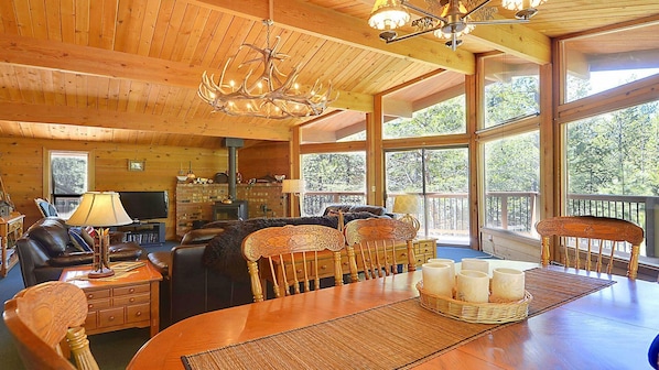 House, Multiple Beds (Flat Top 04) | Private kitchen