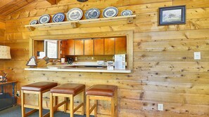 House, Multiple Beds (Flat Top 04) | Private kitchen