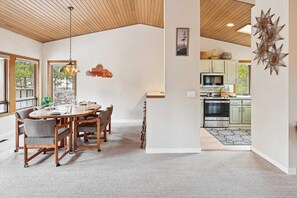 House, Multiple Beds (Poplar 23) | Private kitchen - Poplar 23 (Bend)