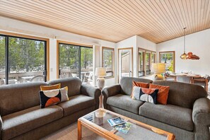 House, Multiple Beds (Poplar 23) | Living area - Poplar 23 (Bend)