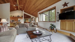 House, Multiple Beds (Crag 8) | Living room - Crag 8 (Bend)