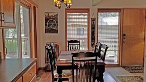 منزل - عدة أسرّة (Tumalo 07) | تناول الطعام