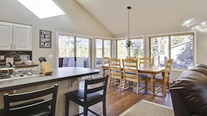 House, Multiple Beds (Wallowa 10) | Private kitchen