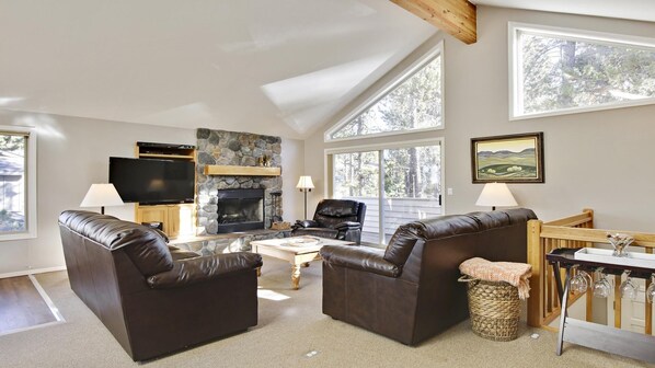 House, Multiple Beds (Wallowa 10) | Living room