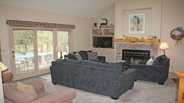 House, Multiple Beds (Tokatee 37) | Living room