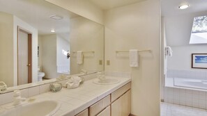 Bathroom - Tokatee 37 (Bend)