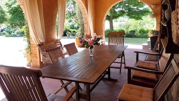 Outdoor dining