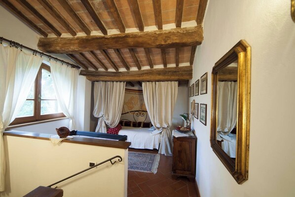 Villa, 4 Bedrooms, Smoking, Balcony