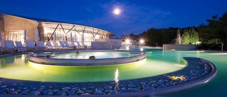 Villa, 4 Schlafzimmer, Raucher, Balkon | Pool