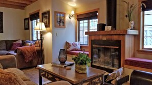 Living room - Deer 18 (Bend)