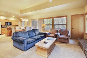Condo, 1 King Bed (Ridge Condo 26) | Living area - Zridge Condo 26 (Bend)