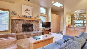 Condo, 1 King Bed (Ridge Condo 26) | Living area - Zridge Condo 26 (Bend)