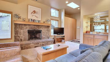 Condo, 1 King Bed (Ridge Condo 26) | Living area