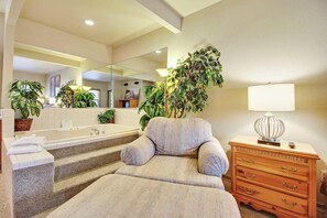 Condo, 1 King Bed (Ridge Condo 26) | Interior - Zridge Condo 26 (Bend)