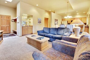 Condo, 1 King Bed (Ridge Condo 26) | Living area
