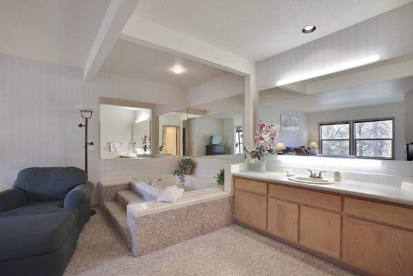 Condo, 1 King Bed (Ridge Condo 24) | 2 bedrooms