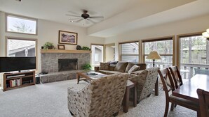 Appart'hôtel, 1 très grand lit (Ridge Condo 24) | Salle de séjour