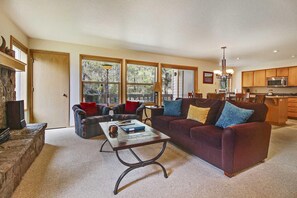 Condo, 1 King Bed (Ridge Condo 19) | Living room