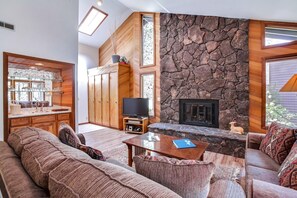 Condo, 1 King Bed (Ridge Condo 14) | Living room