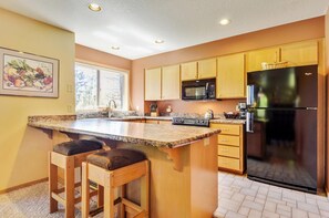 Huoneisto, useita sänkyjä (zRidge Condo 03) | Yksityinen keittiö