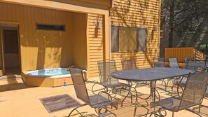 House, Multiple Beds (Redcedar 17) | Balcony