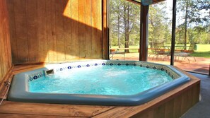 House, Multiple Beds (Redcedar 17) | Spa